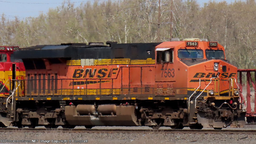 BNSF 7563